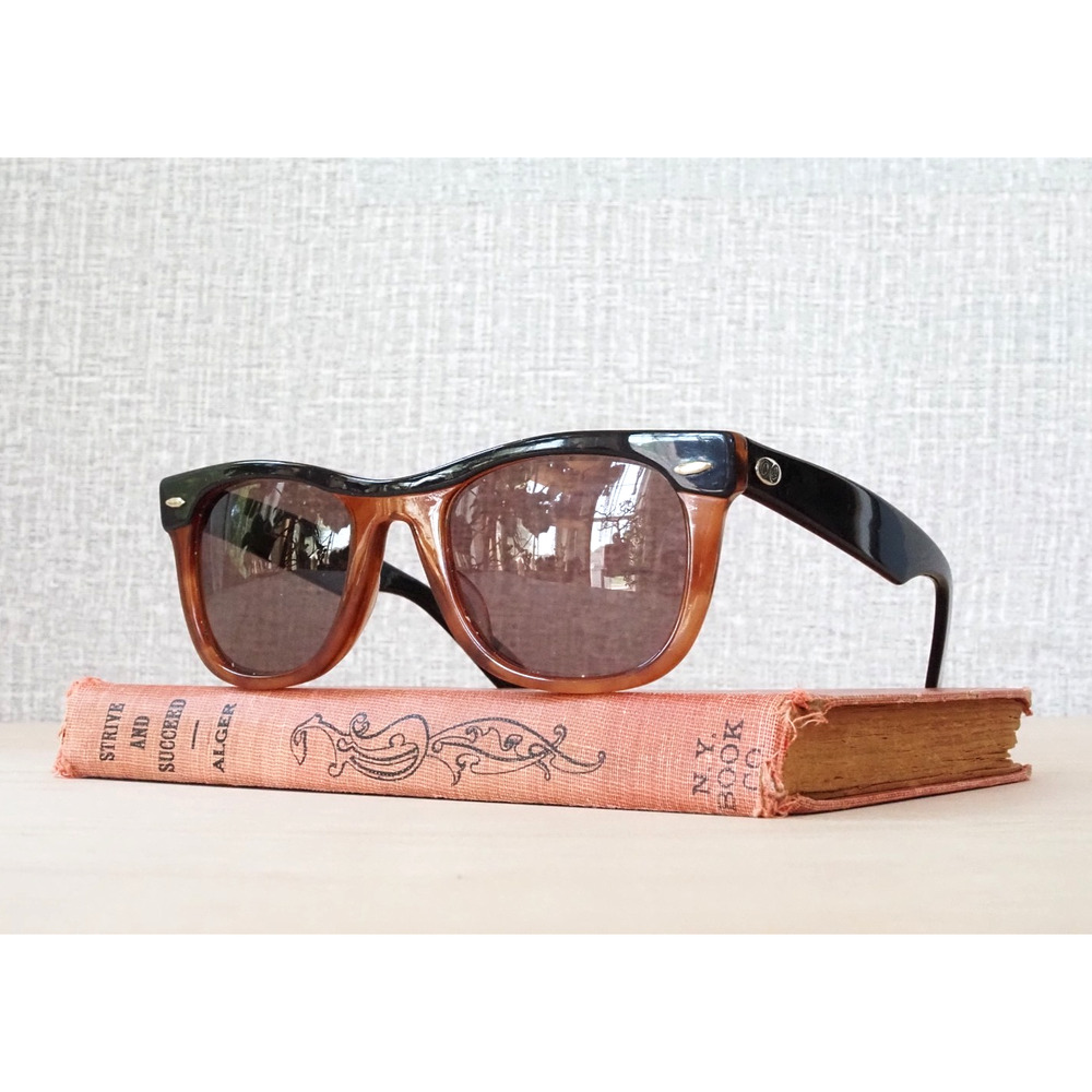 Vintage 1980s Oleg Cassini Sunglasses Hipster Academia Preppy Two Tone